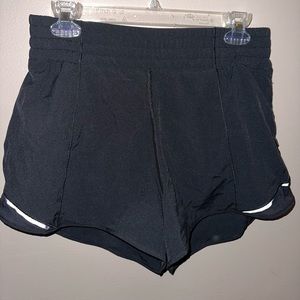 Lululemon hottie, hot, high-rise size 6 shorts 4 inch